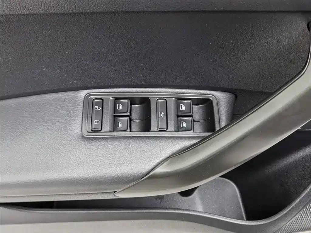 Rapid Spaceback 2016 Facelift 1.6L Manual Comfort Edition — миниатюра 9