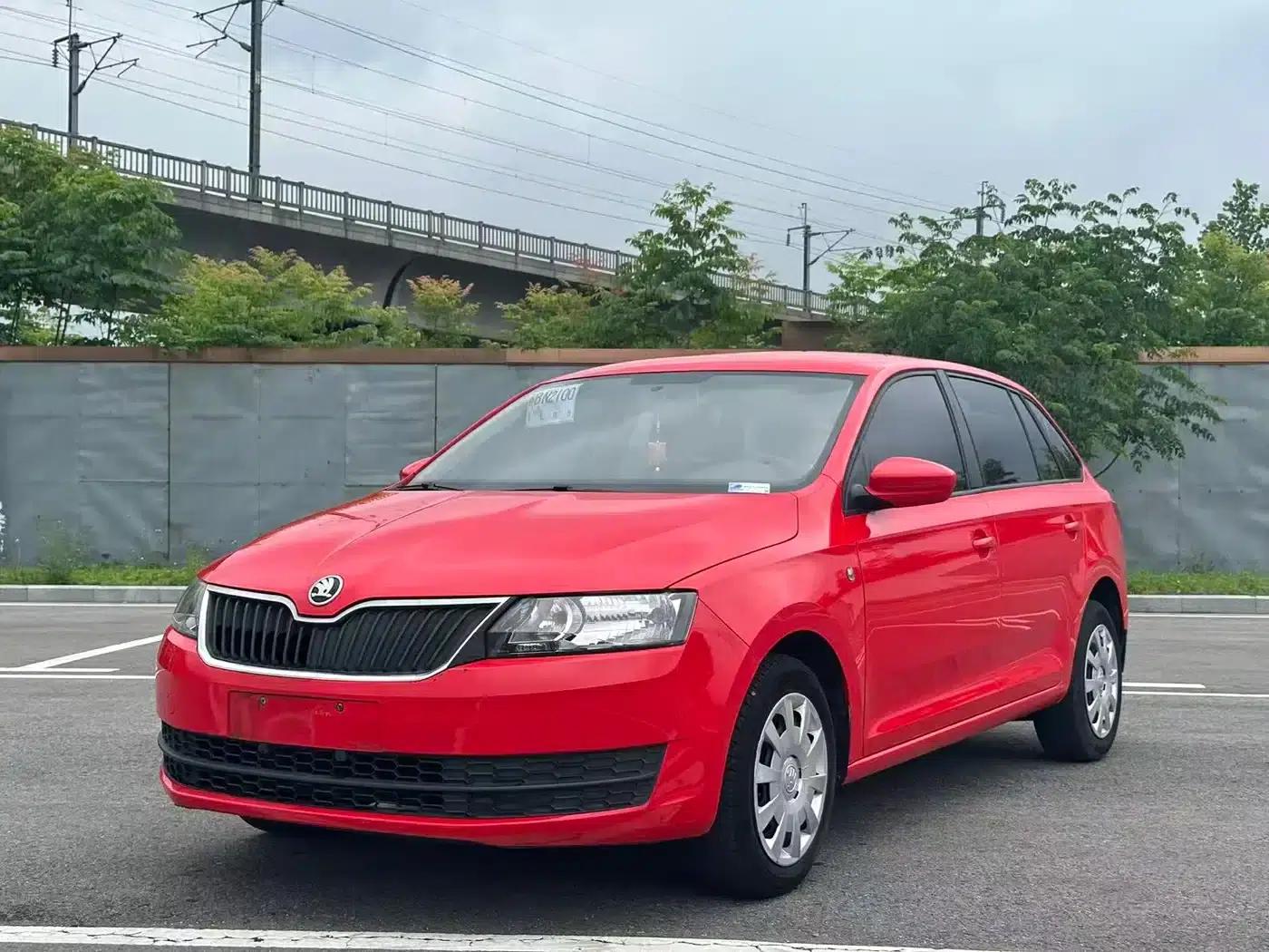 Rapid 2014 1.6L Automatic Enjoy Edition — миниатюра 1