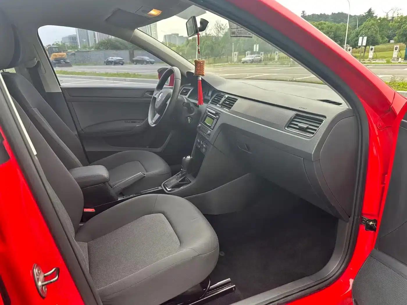 Rapid 2014 1.6L Automatic Enjoy Edition — миниатюра 11