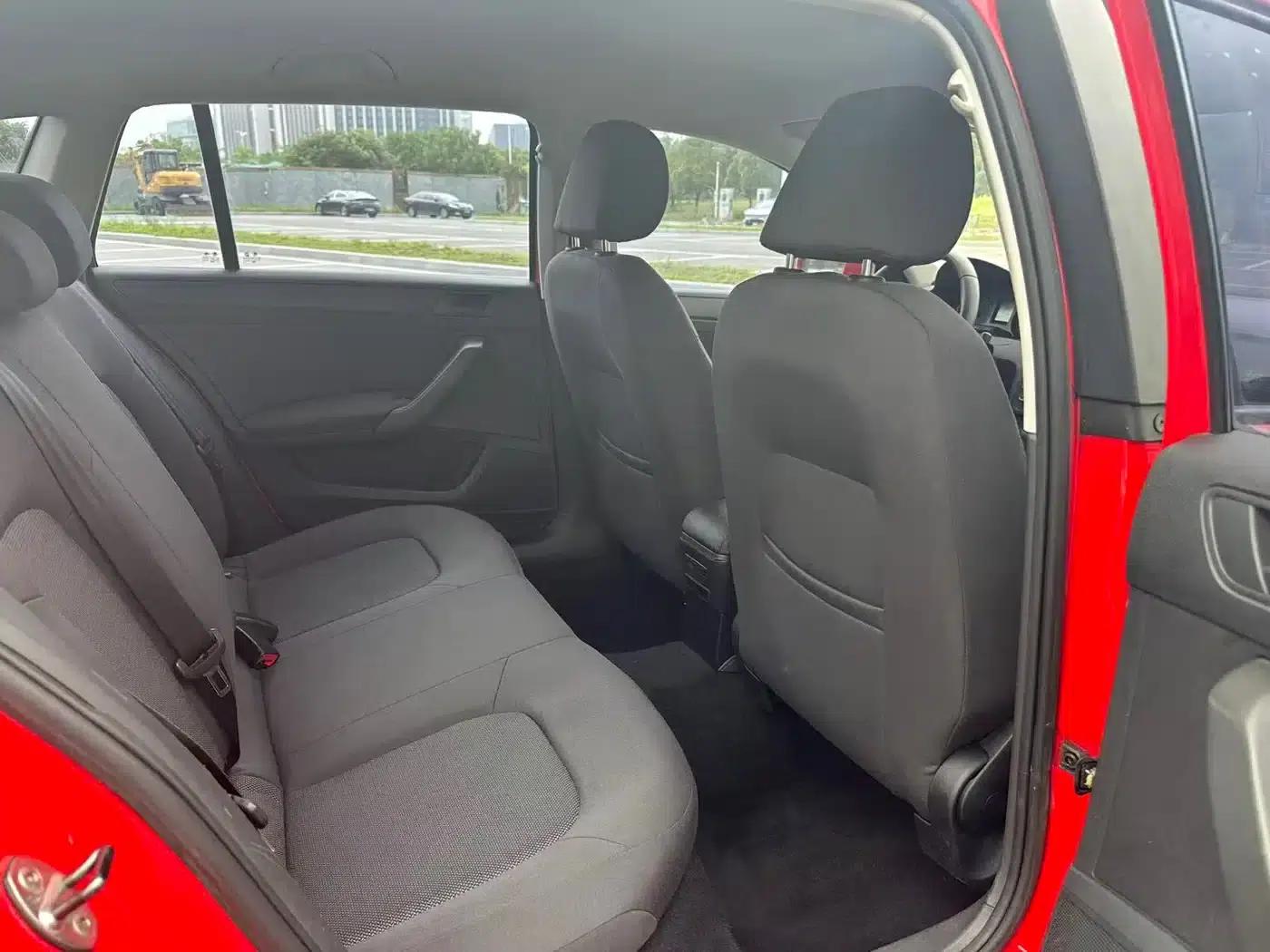 Rapid 2014 1.6L Automatic Enjoy Edition — миниатюра 12