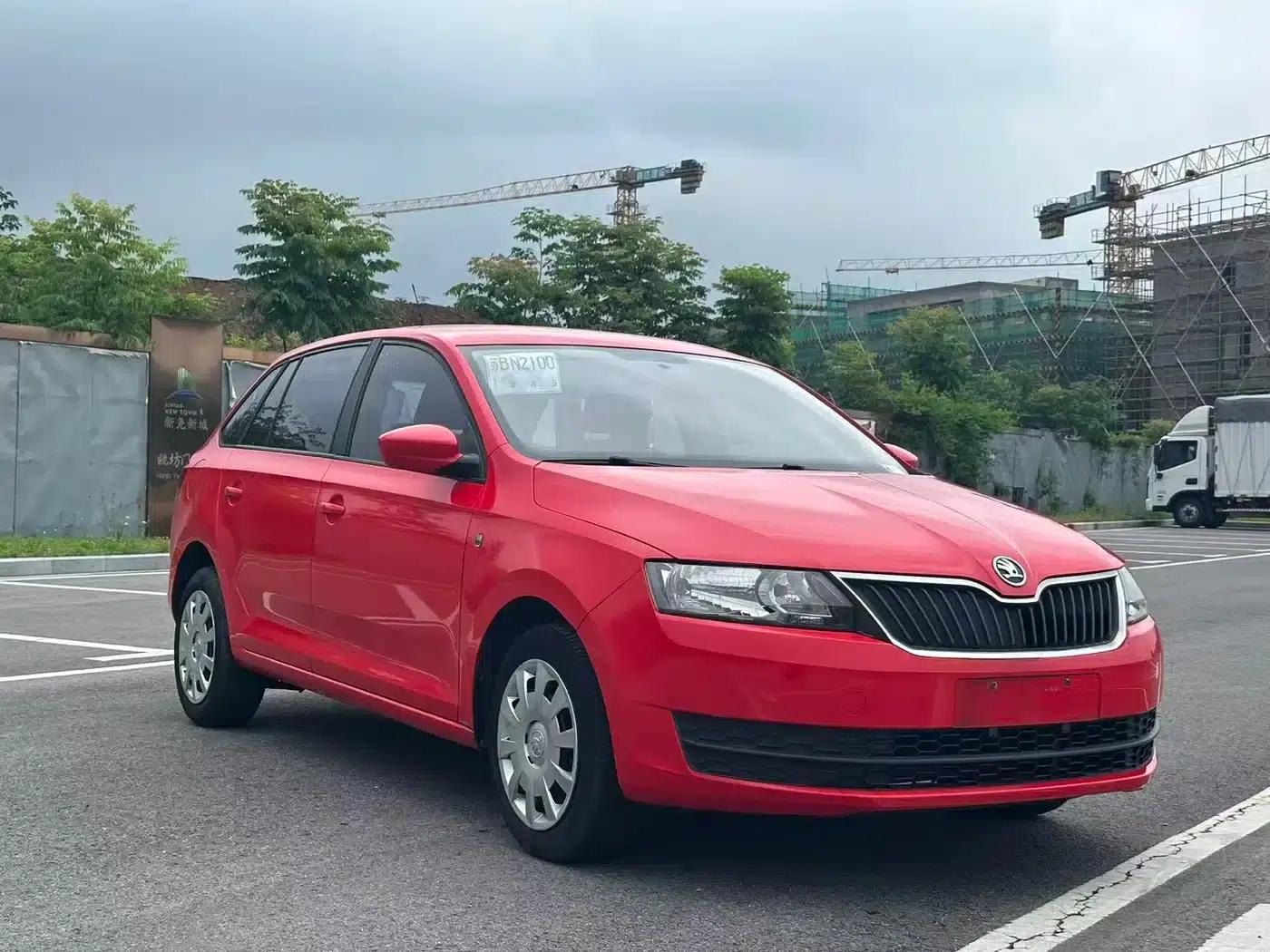 Rapid 2014 1.6L Automatic Enjoy Edition — миниатюра 3