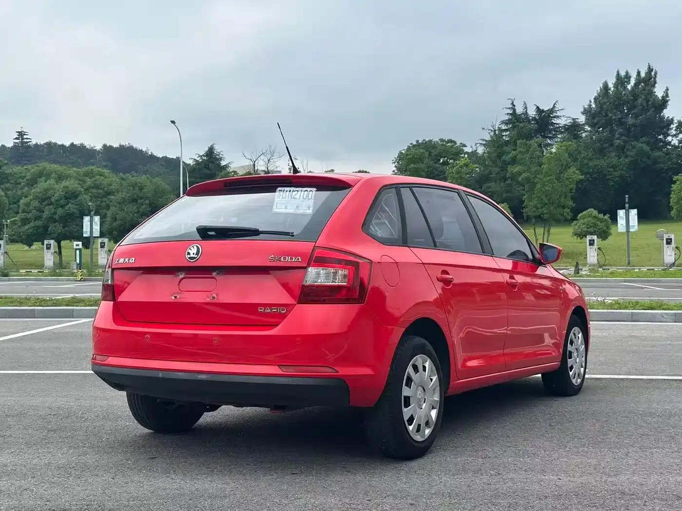 Rapid 2014 1.6L Automatic Enjoy Edition — миниатюра 4