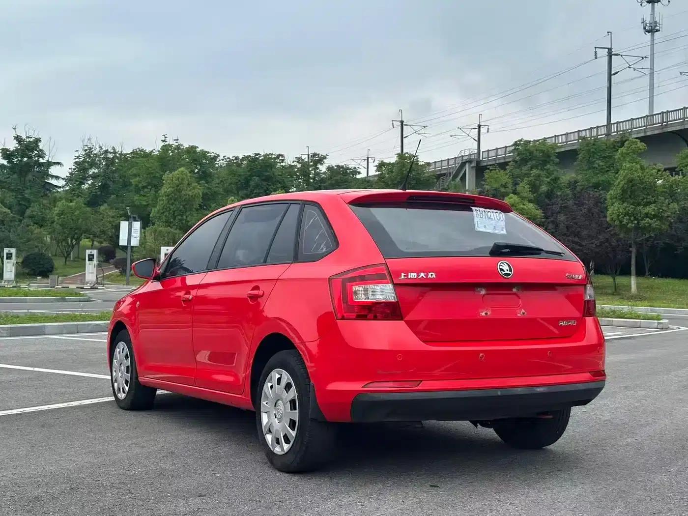 Rapid 2014 1.6L Automatic Enjoy Edition — миниатюра 6