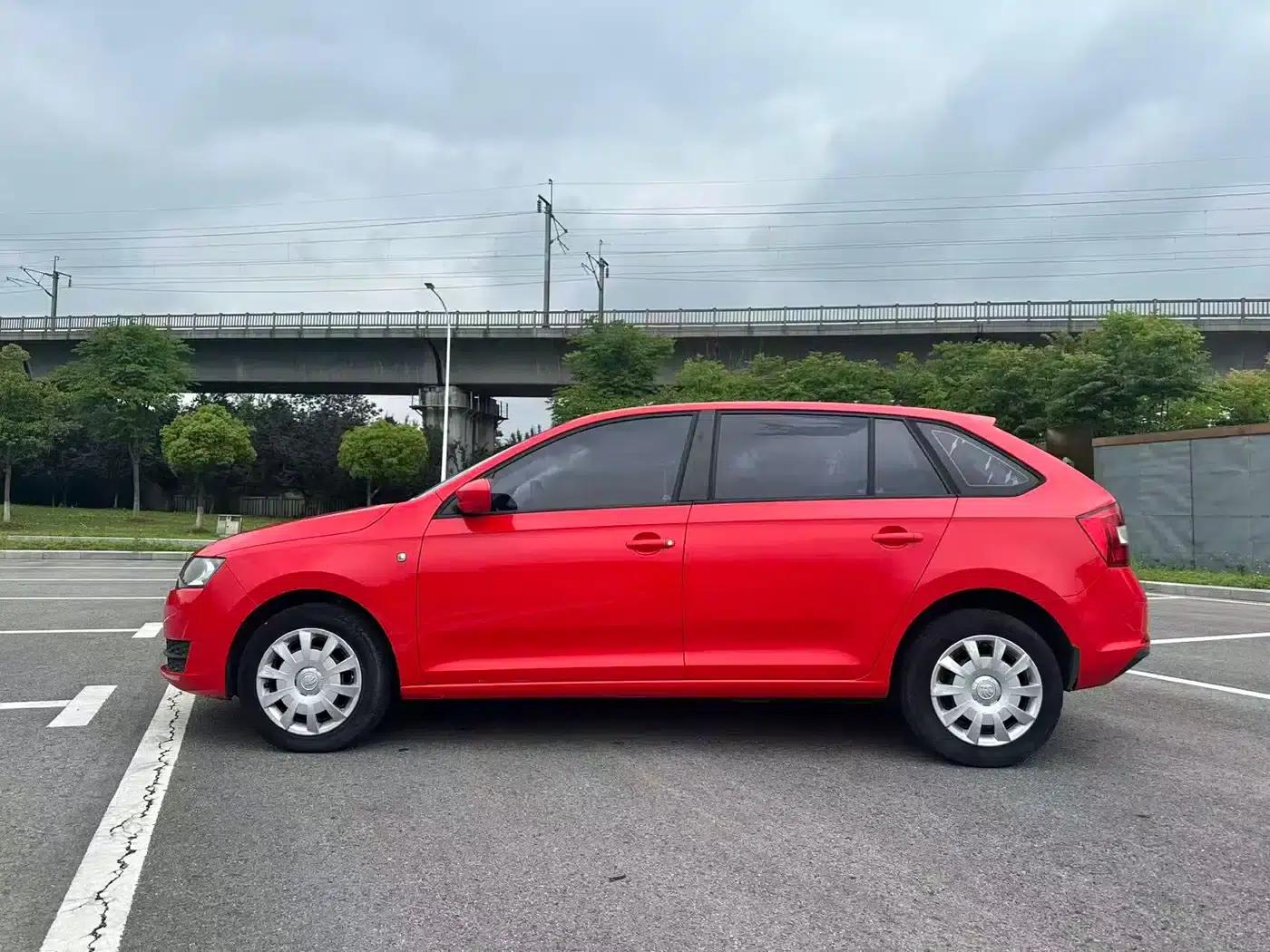 Rapid 2014 1.6L Automatic Enjoy Edition — миниатюра 7