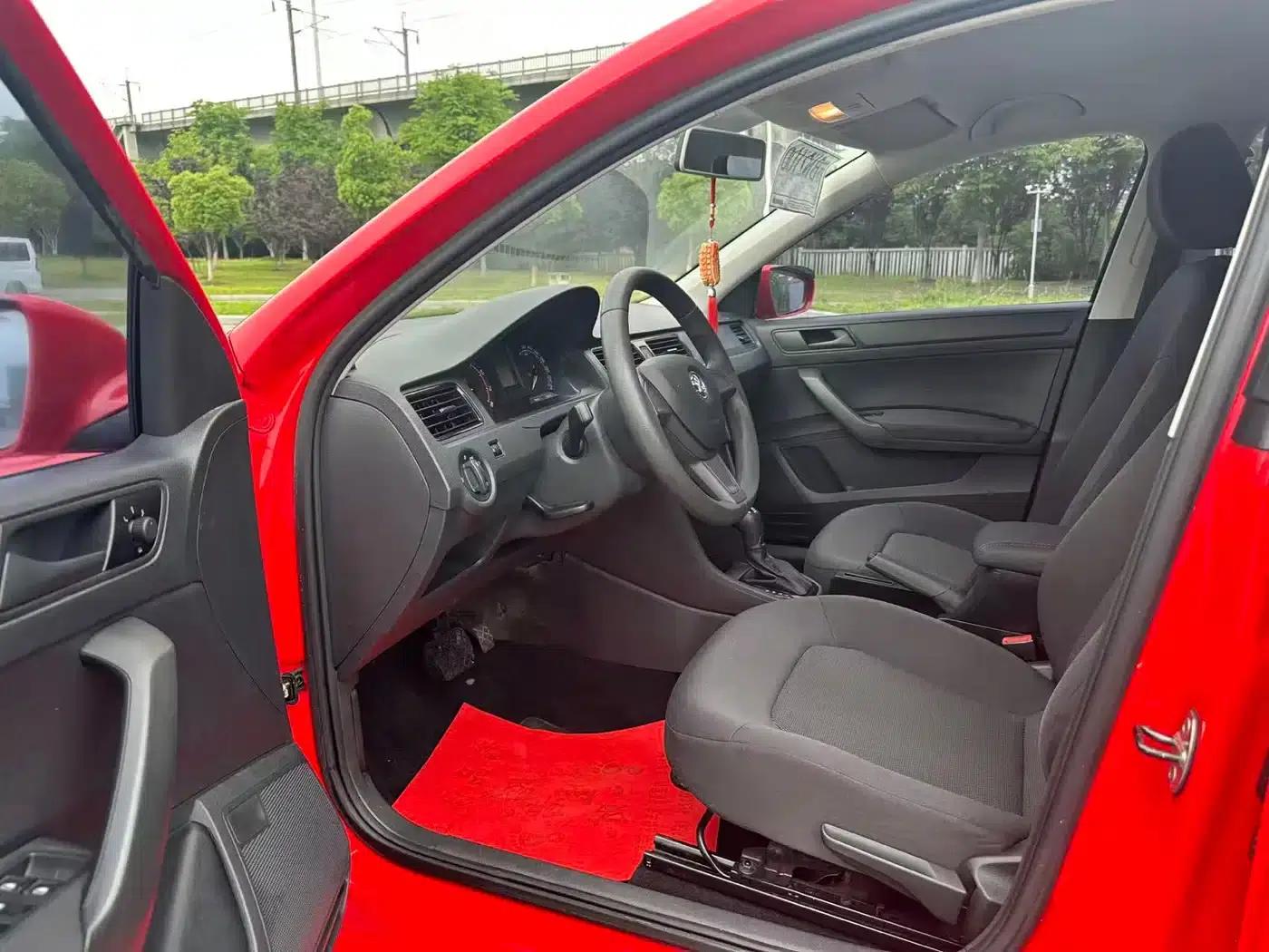 Rapid 2014 1.6L Automatic Enjoy Edition — миниатюра 8