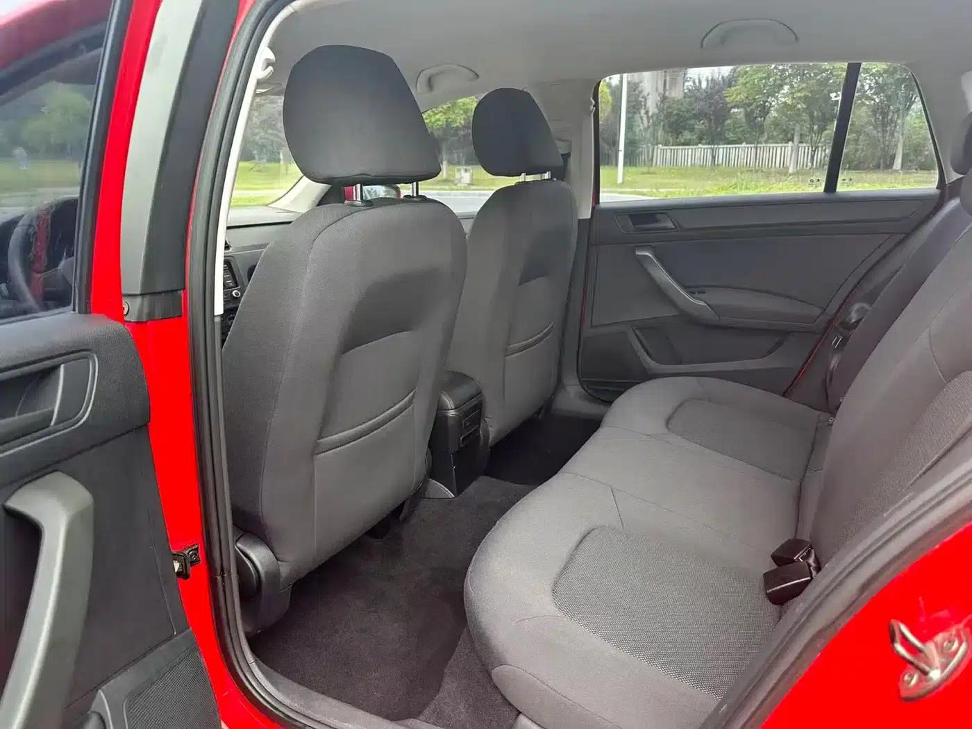 Rapid 2014 1.6L Automatic Enjoy Edition — миниатюра 9