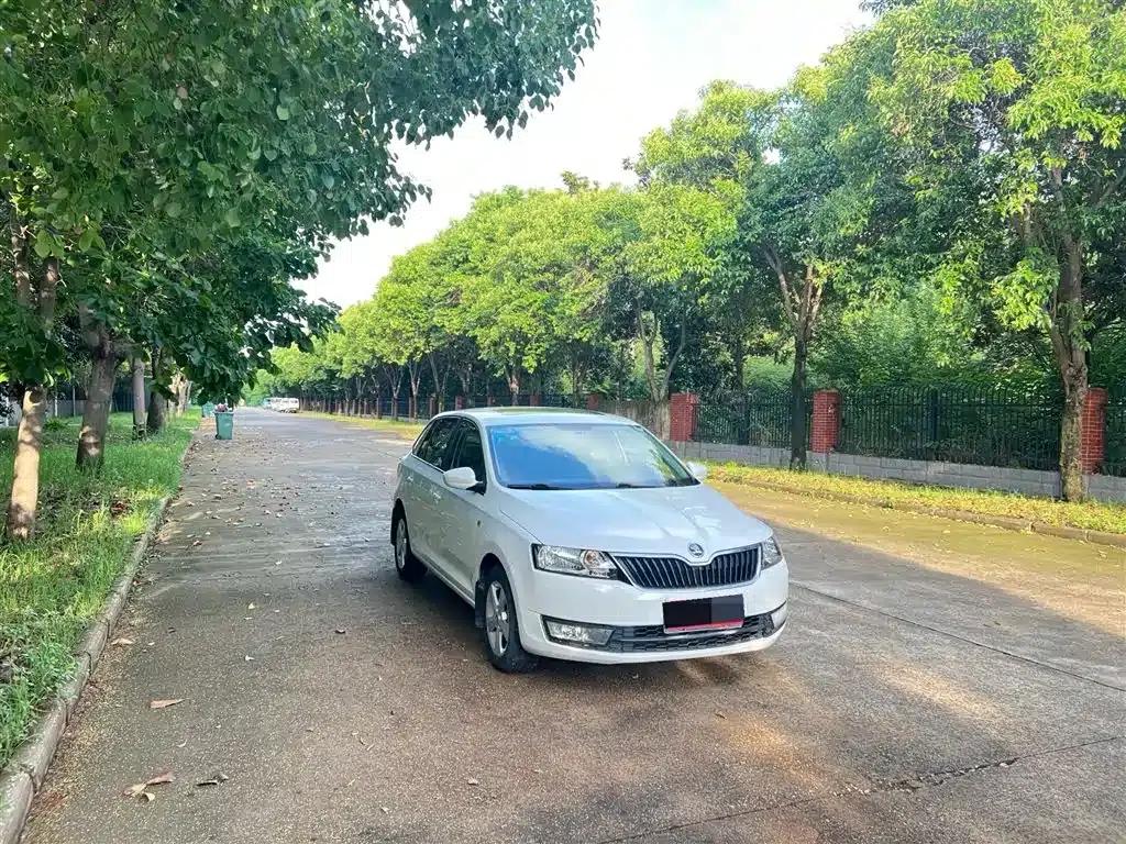 Rapid Spaceback 2016 Facelift 1.6L Automatic Comfortline — миниатюра 3