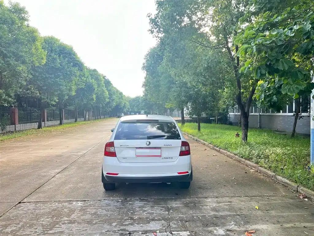 Rapid Spaceback 2016 Facelift 1.6L Automatic Comfortline — миниатюра 5