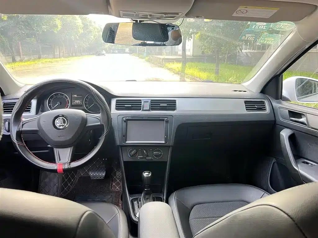 Rapid Spaceback 2016 Facelift 1.6L Automatic Comfortline — миниатюра 9