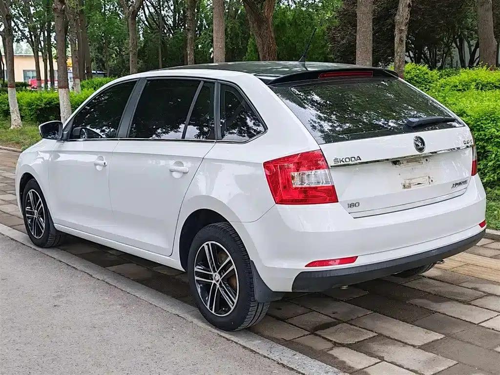Rapid 2018 1.6L Automatic Standard Edition — миниатюра 11