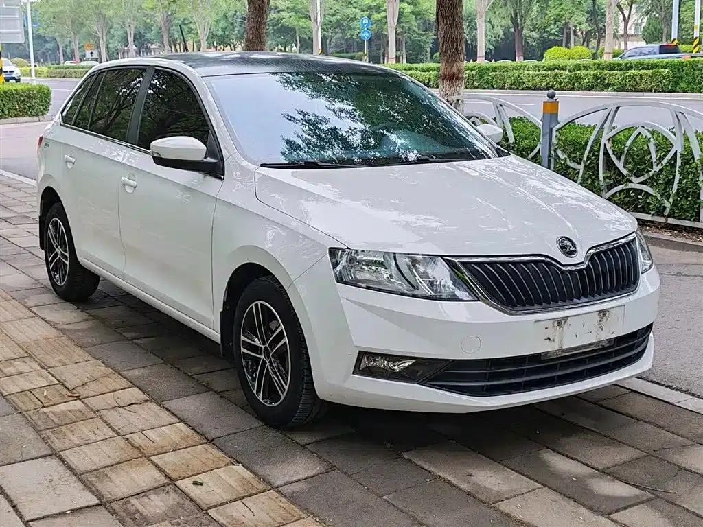Rapid 2018 1.6L Automatic Standard Edition — миниатюра 3