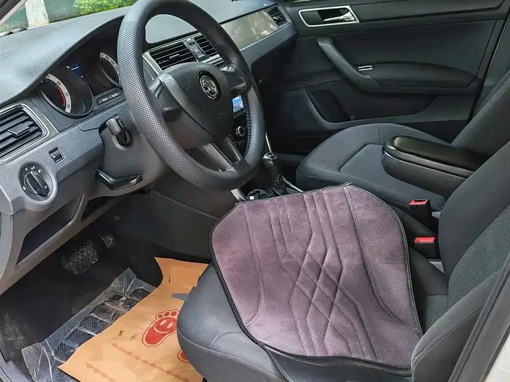 Rapid 2018 1.6L Automatic Standard Edition — миниатюра 4