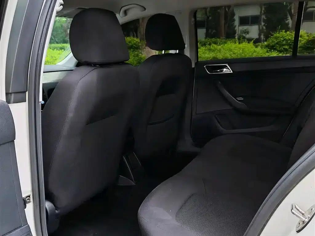 Rapid 2018 1.6L Automatic Standard Edition — миниатюра 6