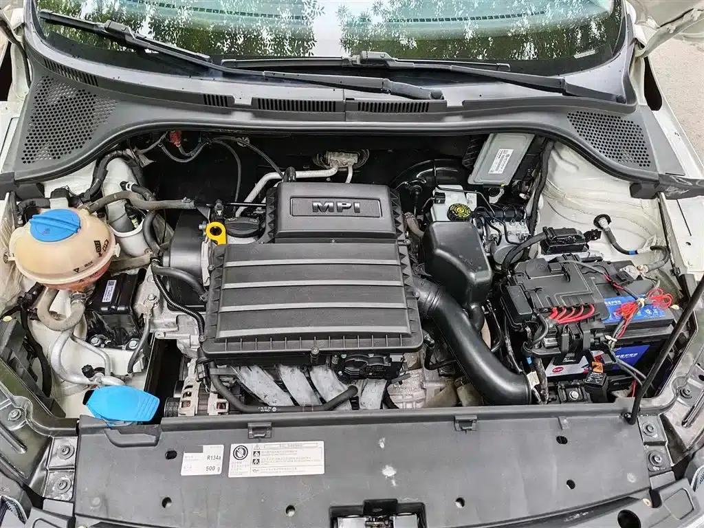 Rapid 2018 1.6L Automatic Standard Edition — миниатюра 8