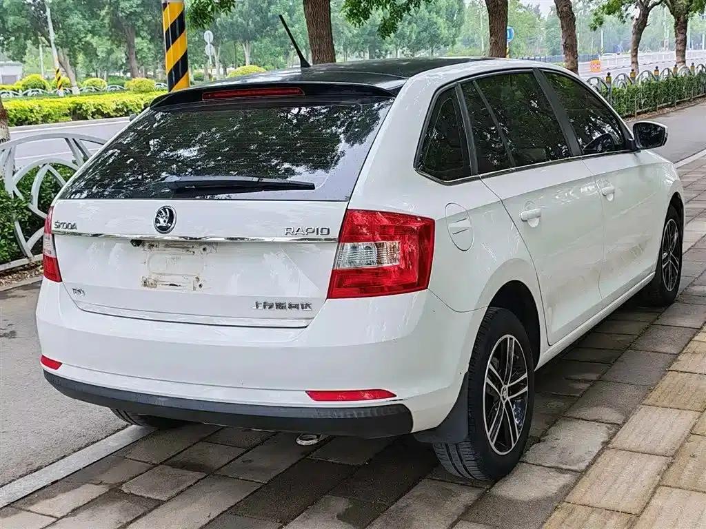 Rapid 2018 1.6L Automatic Standard Edition — миниатюра 9