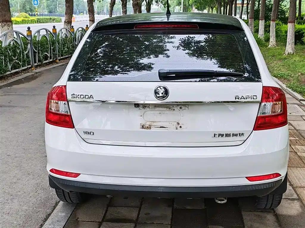 Rapid 2018 1.6L Automatic Standard Edition — миниатюра 10