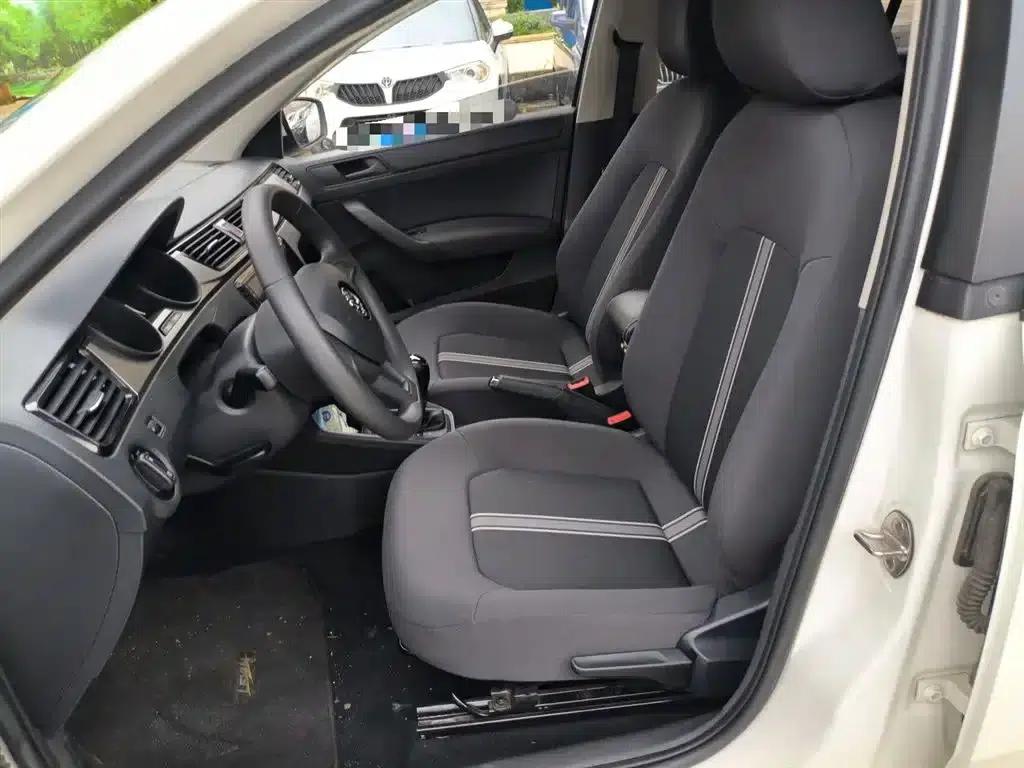 Rapid 2020 1.5L Automatic Standard Edition — миниатюра 12