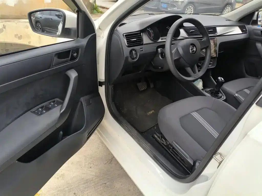 Rapid 2020 1.5L Automatic Standard Edition — миниатюра 13
