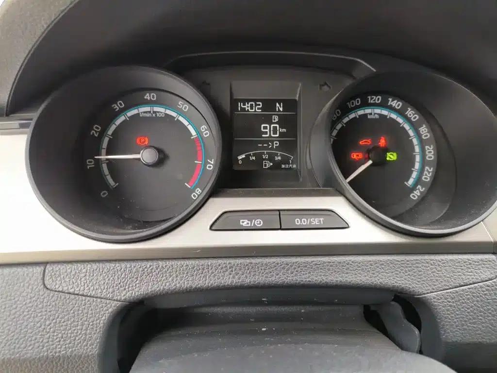 Rapid 2020 1.5L Automatic Standard Edition — миниатюра 8