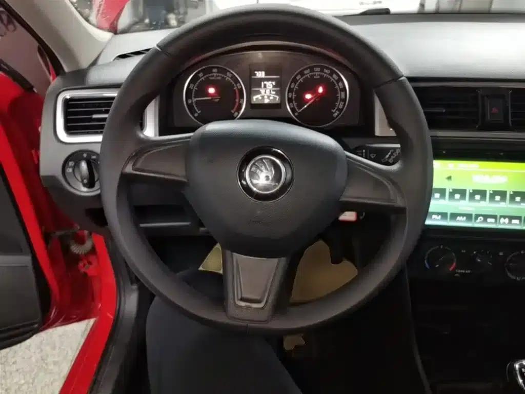 Rapid Spaceback 2016 Facelift 1.6L Manual Comfort Edition — миниатюра 11