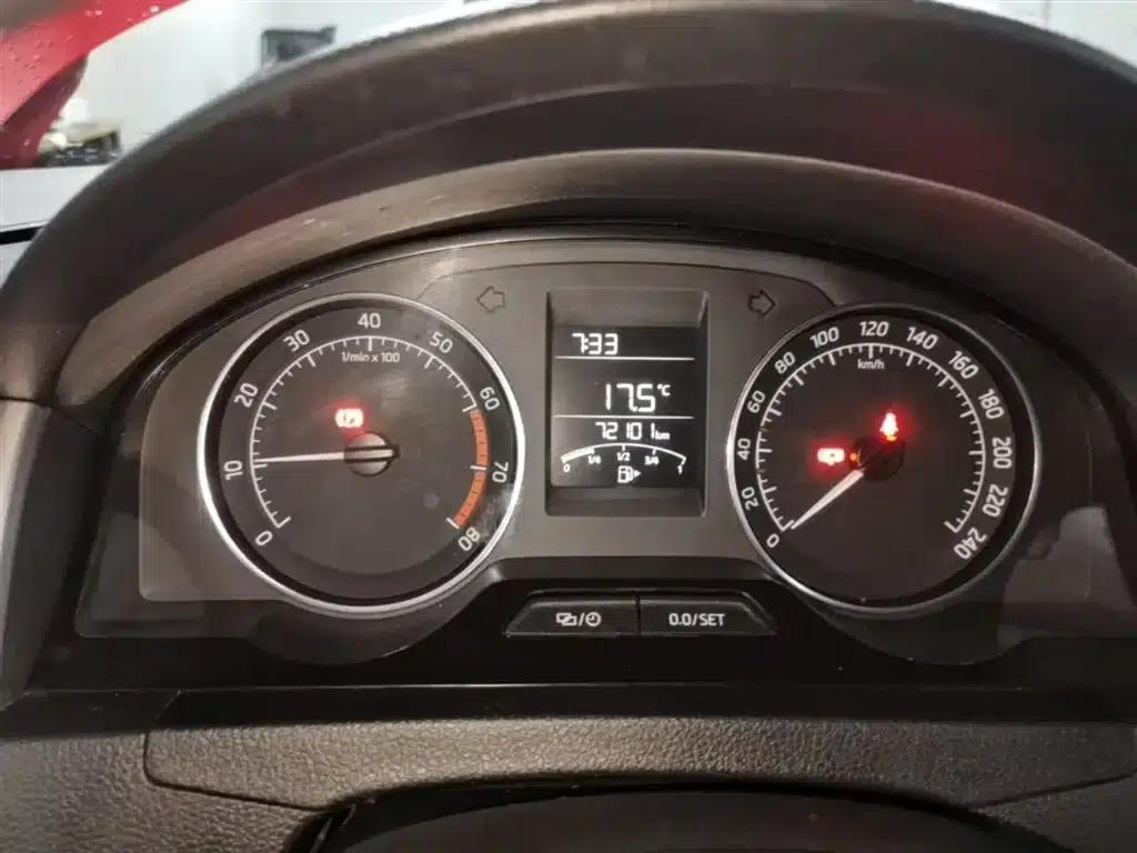Rapid Spaceback 2016 Facelift 1.6L Manual Comfort Edition — миниатюра 12