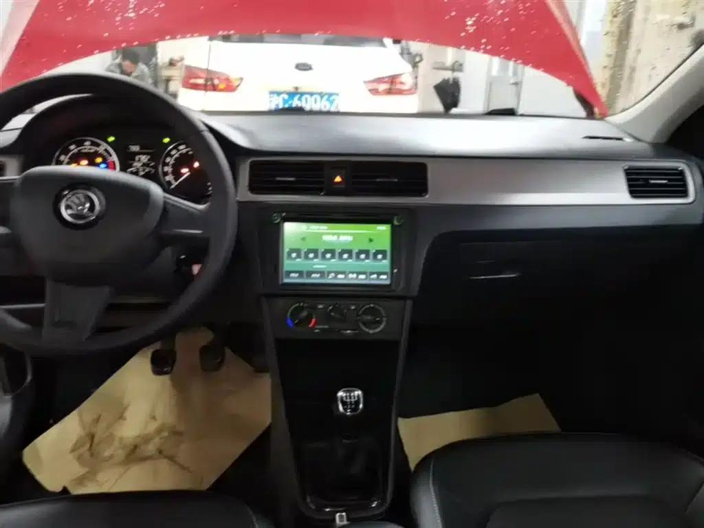 Rapid Spaceback 2016 Facelift 1.6L Manual Comfort Edition — миниатюра 13