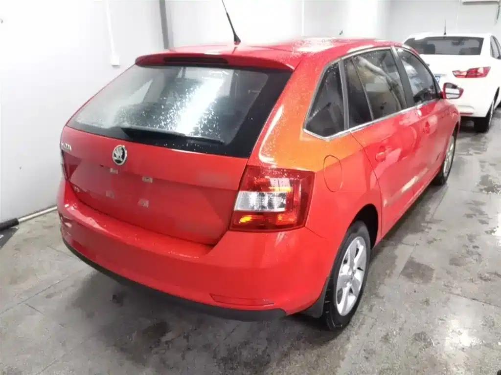 Rapid Spaceback 2016 Facelift 1.6L Manual Comfort Edition — миниатюра 7