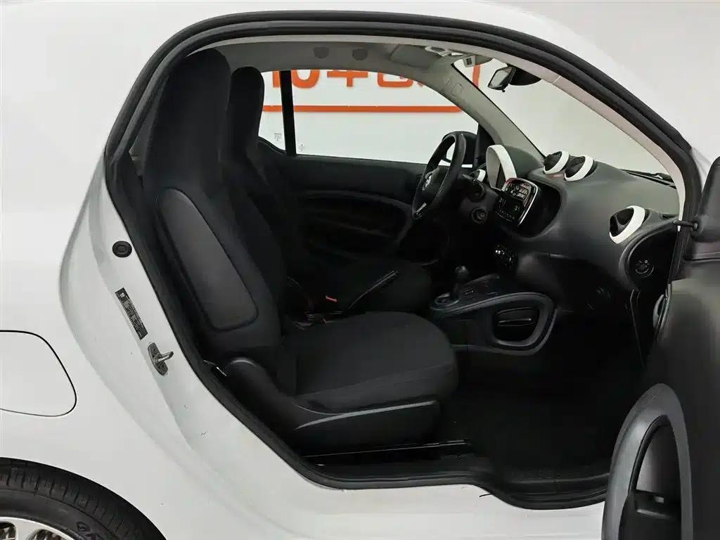 2015 Smart Fortwo 1.0L 52kW Hardtop Dynamic Edition — миниатюра 23