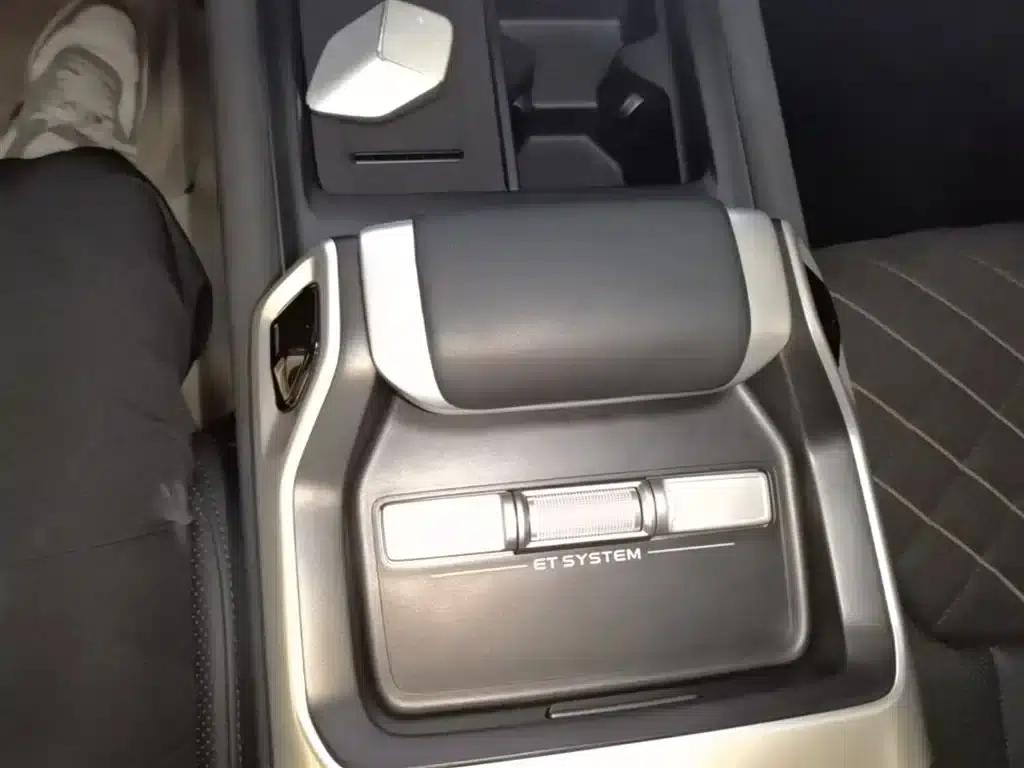 Dark Blue G318 2024 Model, 4WD Air Suspension Version — миниатюра 14
