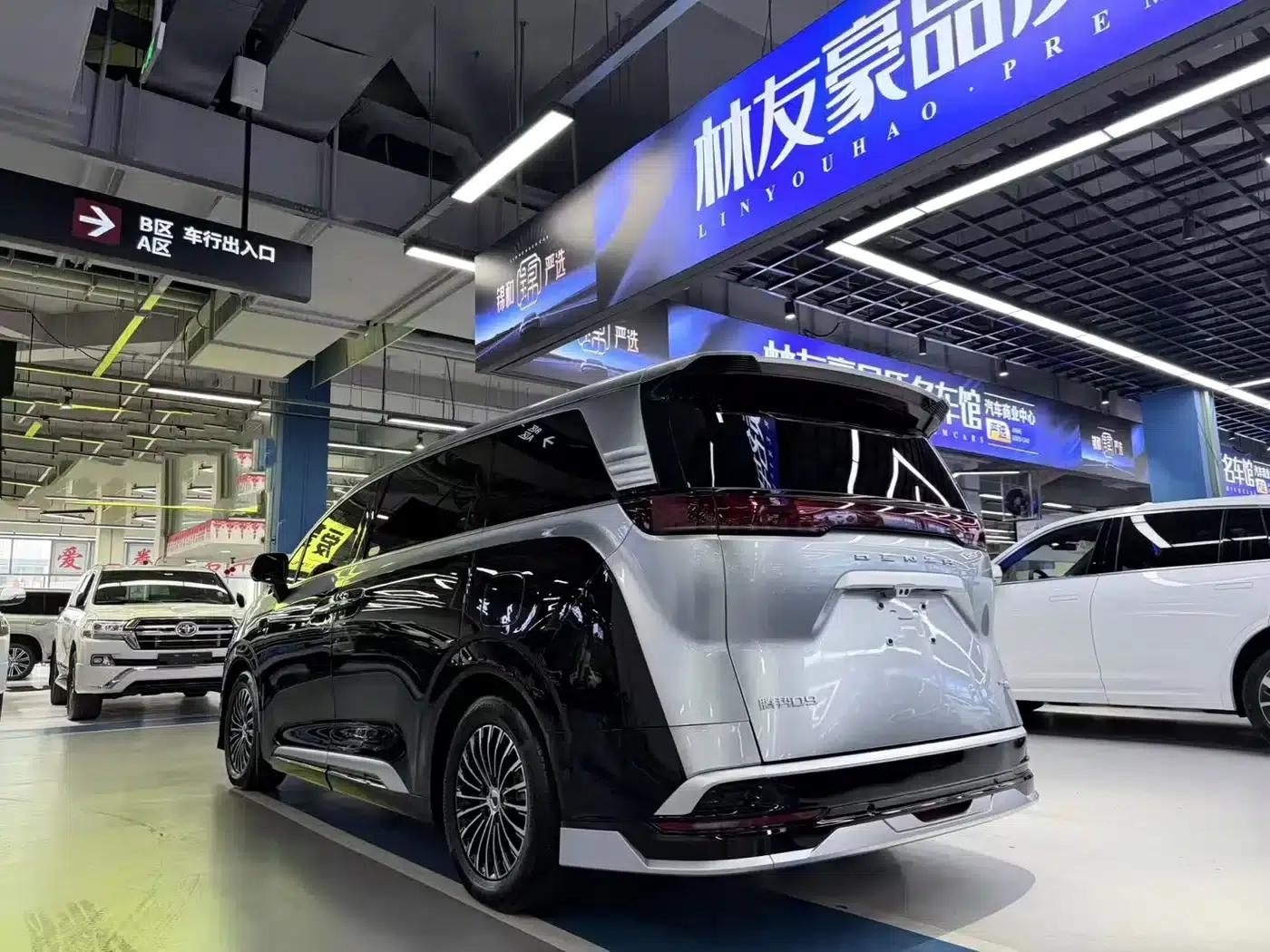 Denza D9 2025 DM-i Smart Driving Edition 1020 AWD Premium — миниатюра 4