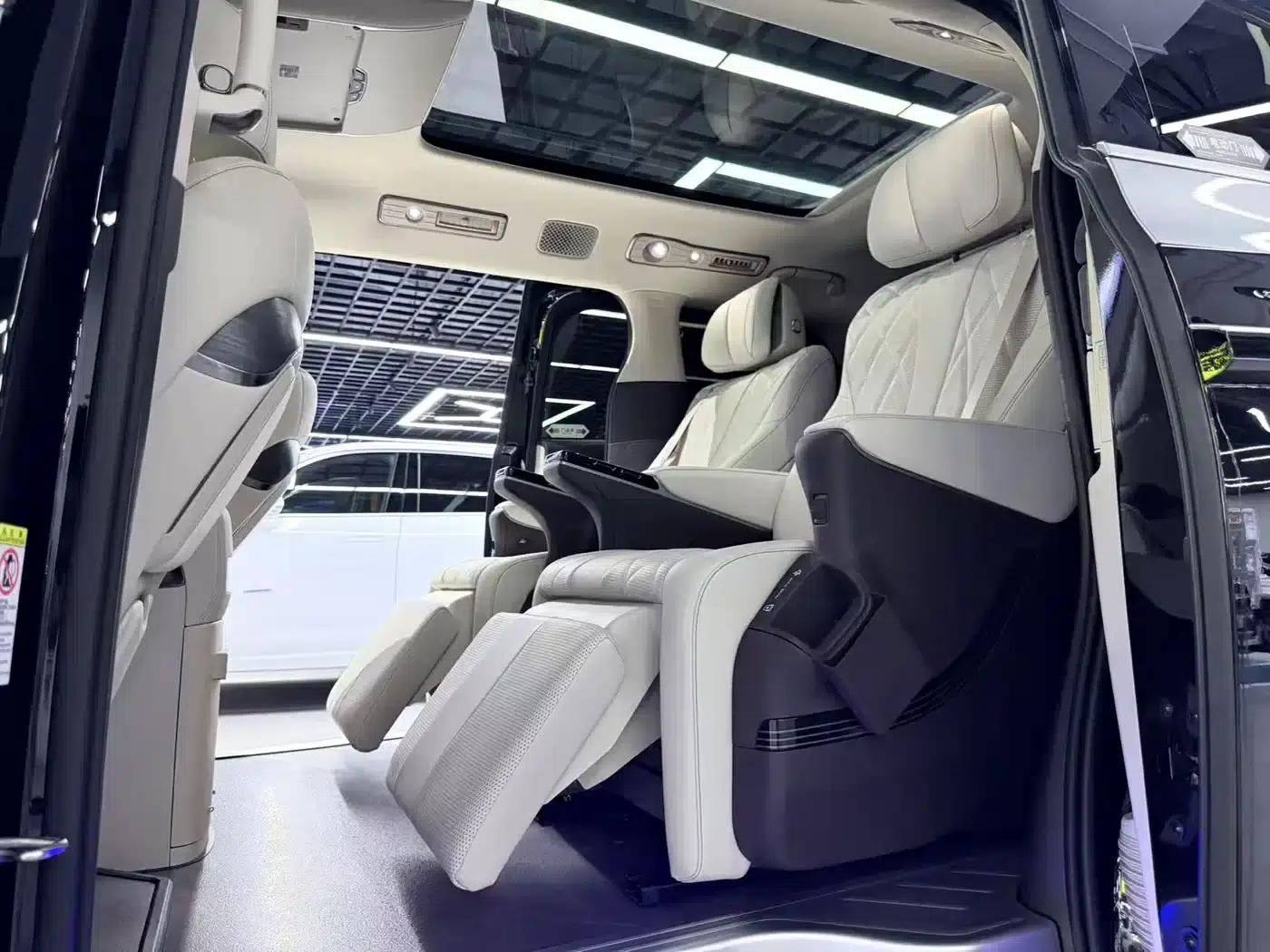 Denza D9 2025 DM-i Smart Driving Edition 1020 AWD Premium — миниатюра 9