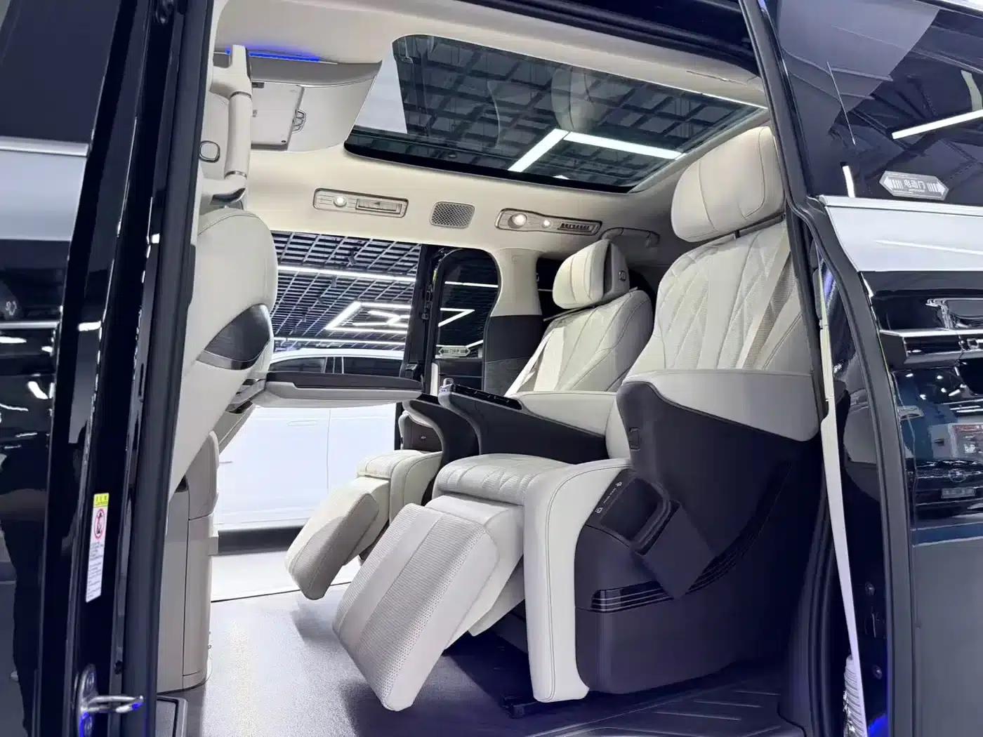 Denza D9 2025 DM-i Smart Driving Edition 1020 AWD Premium — миниатюра 10