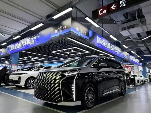 Denza D9 2025 DM-i Smart Driving Edition 1020 AWD Premium
