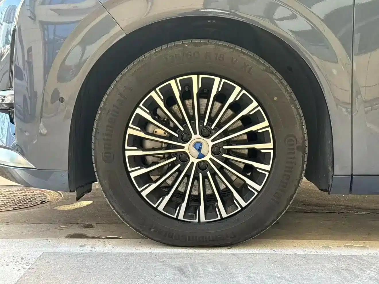 Denza D9 2025 DM-i Smart Driving Edition 1020 AWD Premium — миниатюра 2