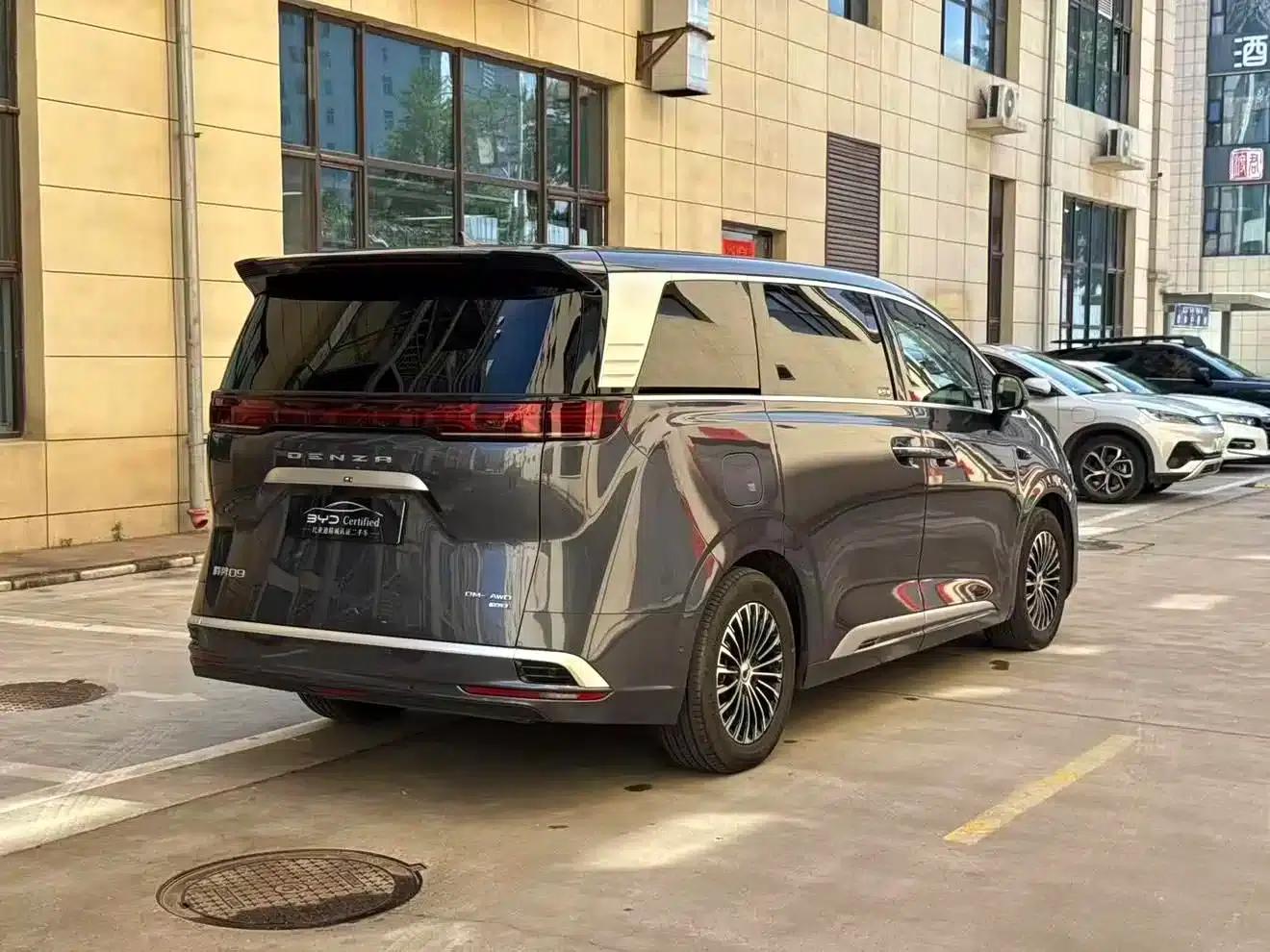 Denza D9 2025 DM-i Smart Driving Edition 1020 AWD Premium — миниатюра 13