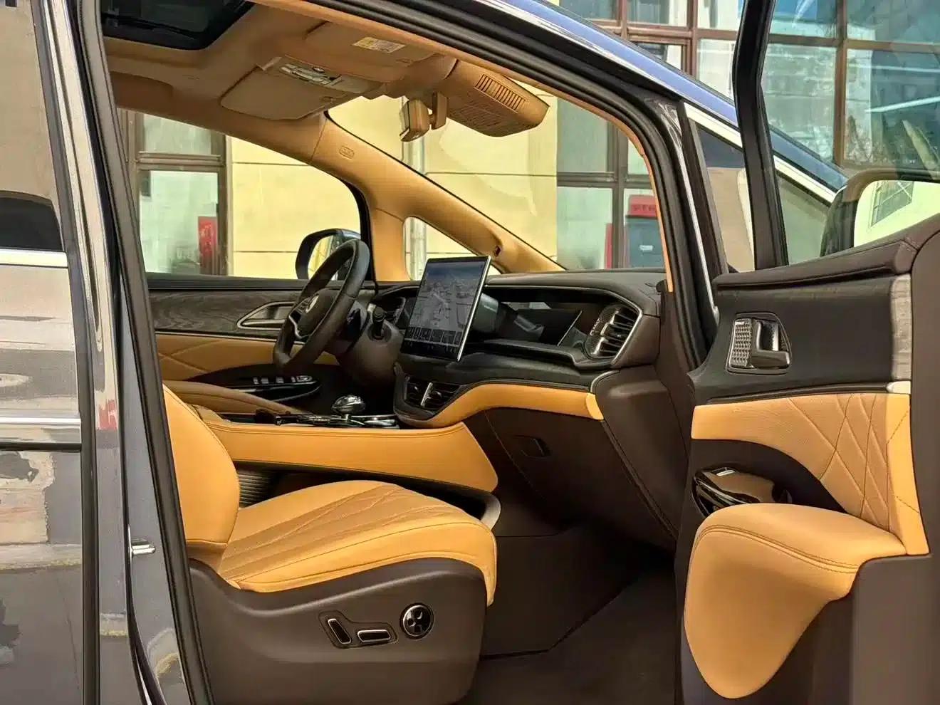Denza D9 2025 DM-i Smart Driving Edition 1020 AWD Premium — миниатюра 14