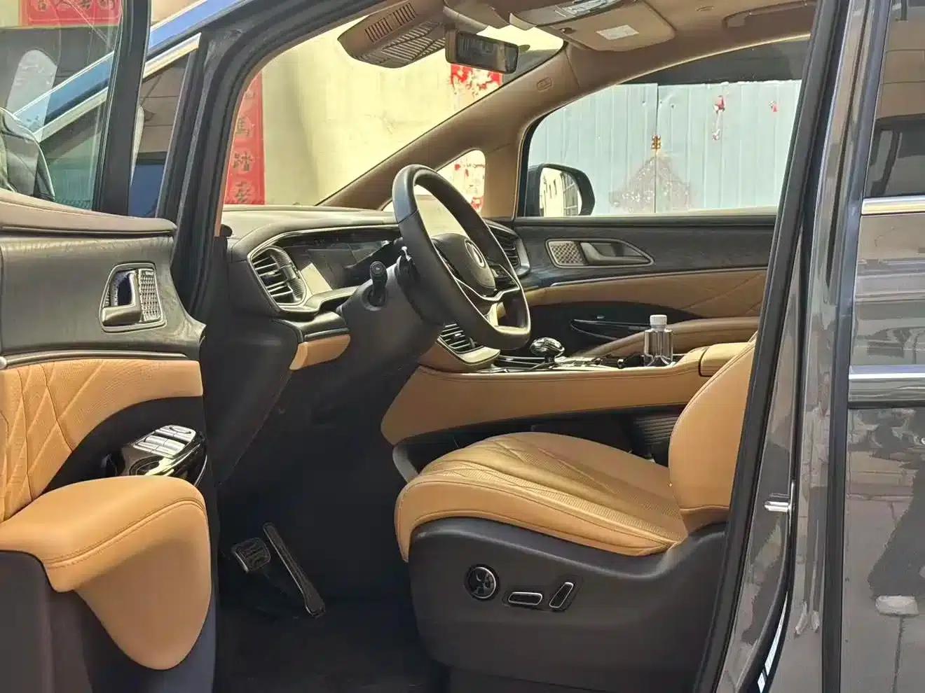 Denza D9 2025 DM-i Smart Driving Edition 1020 AWD Premium — миниатюра 4