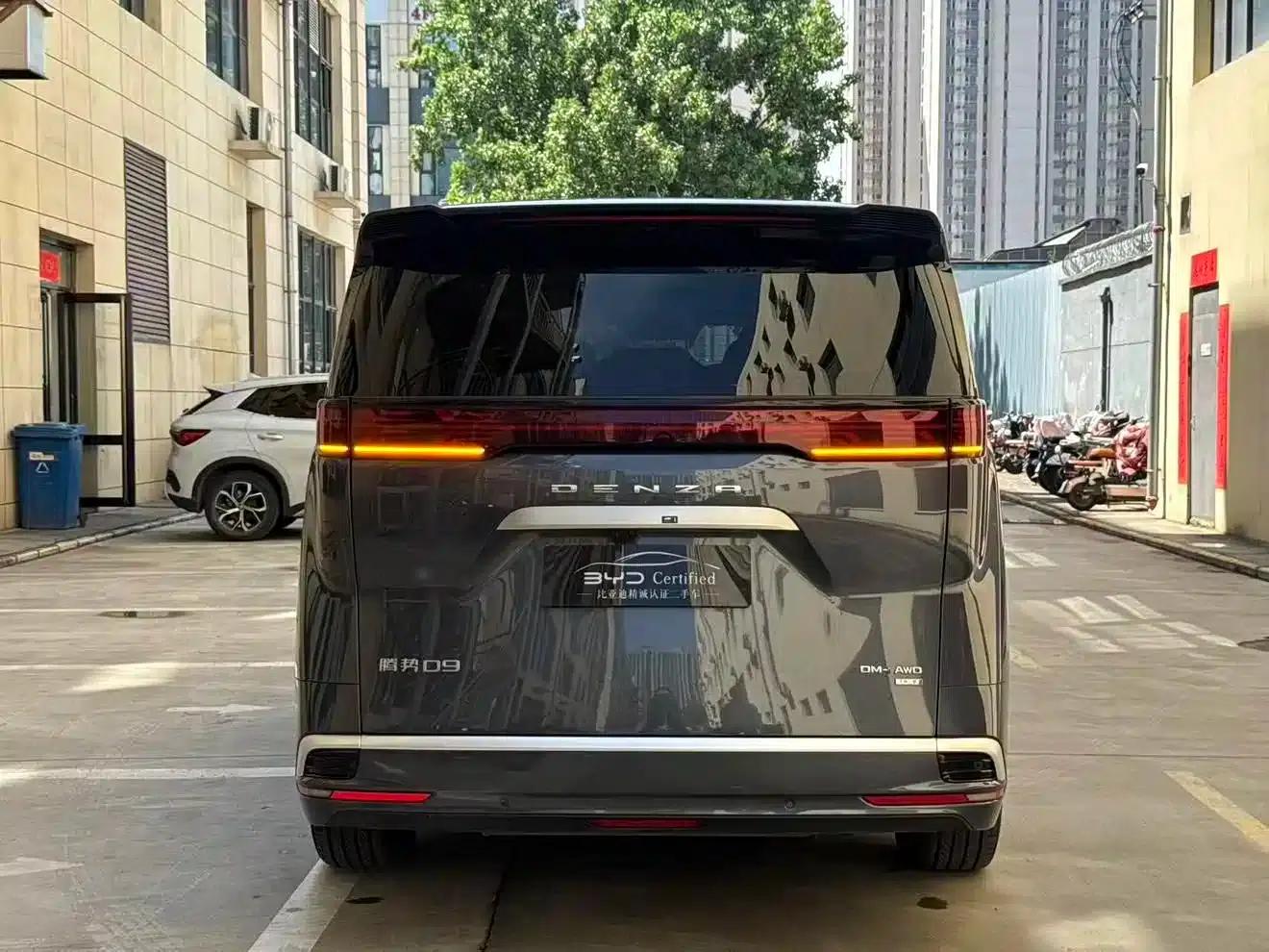 Denza D9 2025 DM-i Smart Driving Edition 1020 AWD Premium — миниатюра 10