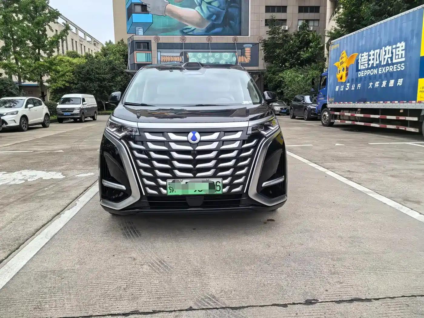 Denza D9 2025 DM-i Smart Driving Edition 1020 AWD Premium — миниатюра 2