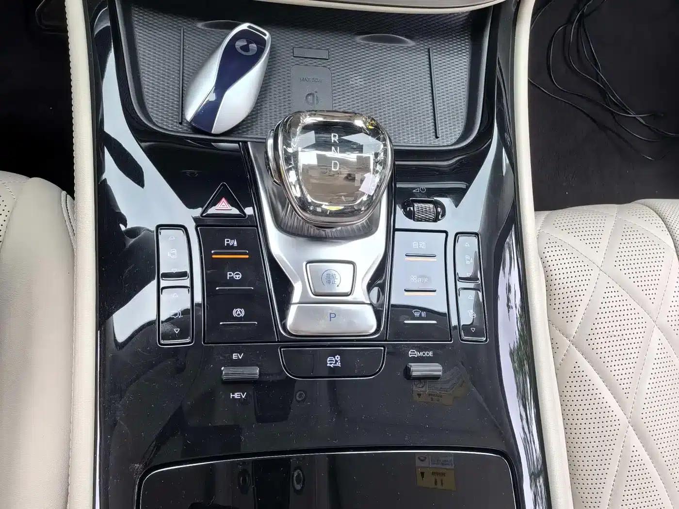 Denza D9 2025 DM-i Smart Driving Edition 1020 AWD Premium — миниатюра 16