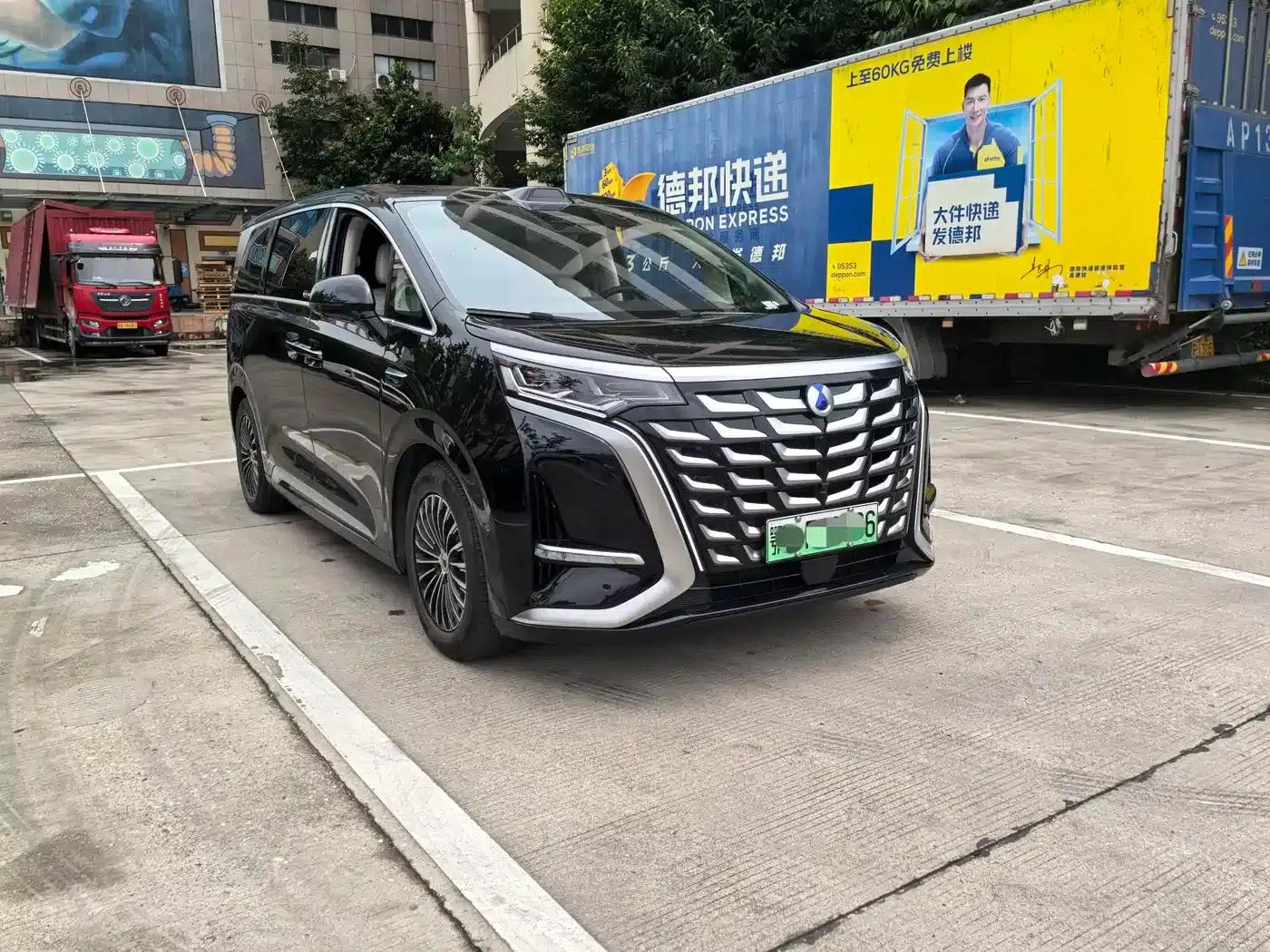 Denza D9 2025 DM-i Smart Driving Edition 1020 AWD Premium — миниатюра 3