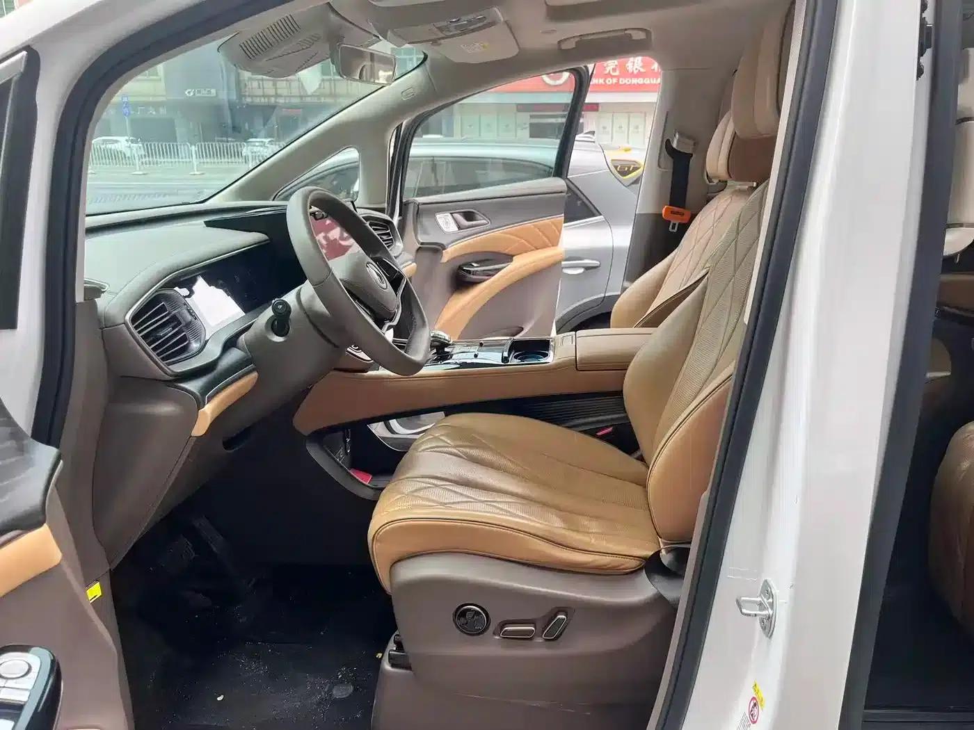 Denza D9 2022 DM-i 970 4WD Premium Edition — миниатюра 5