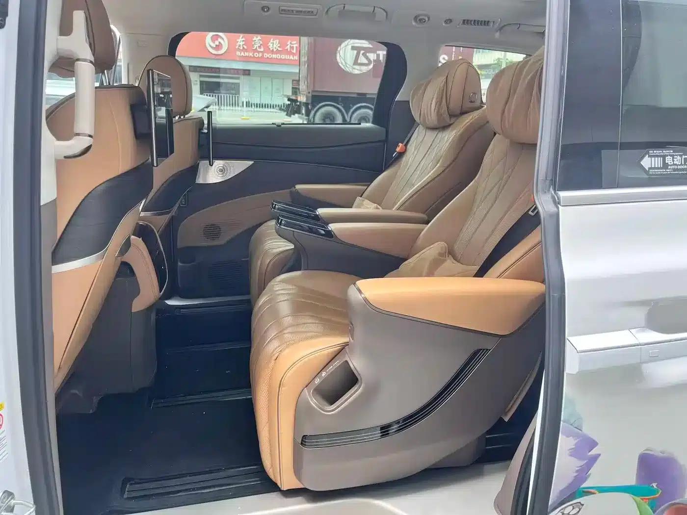 Denza D9 2022 DM-i 970 4WD Premium Edition — миниатюра 6