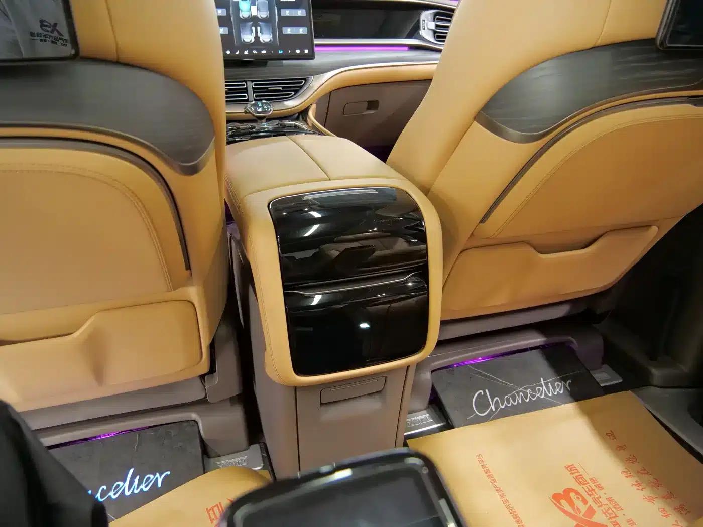 Denza D9 2022 DM-i 970 4WD Premium Edition — миниатюра 14