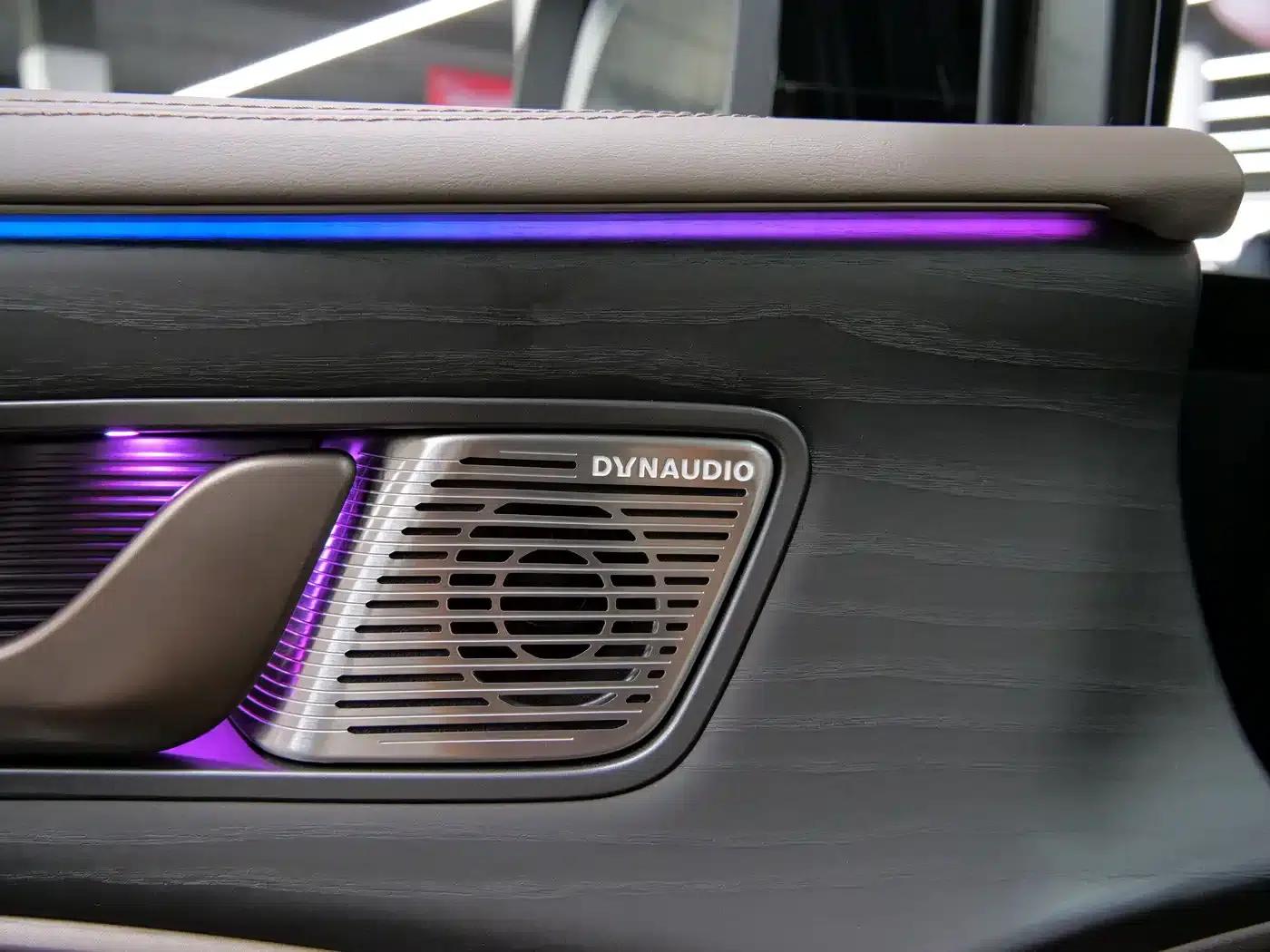 Denza D9 2022 DM-i 970 4WD Premium Edition — миниатюра 18