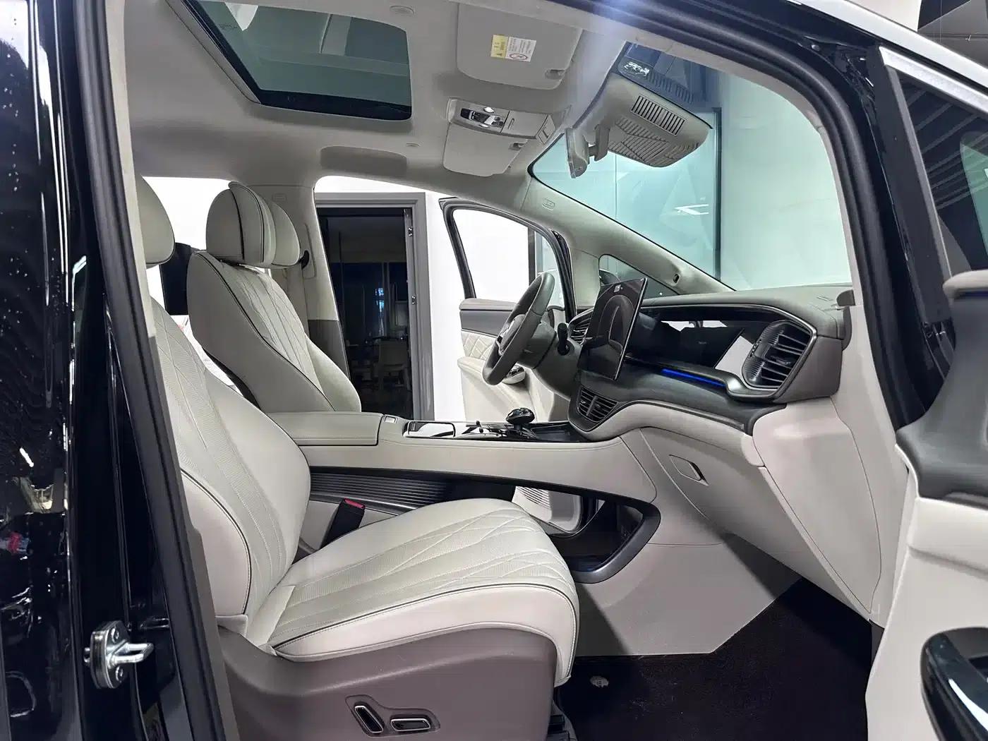 Denza D9 2022 DM-i 970 AWD Flagship Edition — миниатюра 11
