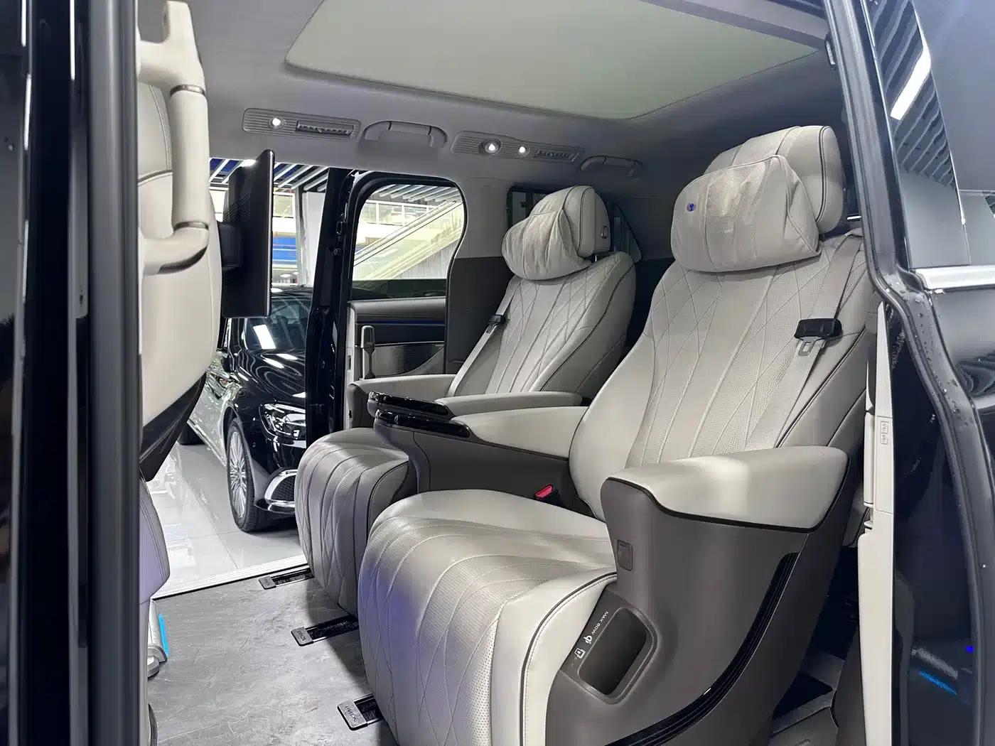 Denza D9 2022 DM-i 970 AWD Flagship Edition — миниатюра 13