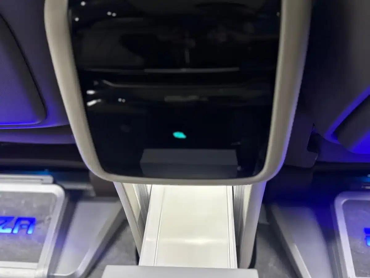 Denza D9 2022 DM-i 970 AWD Flagship Edition — миниатюра 15