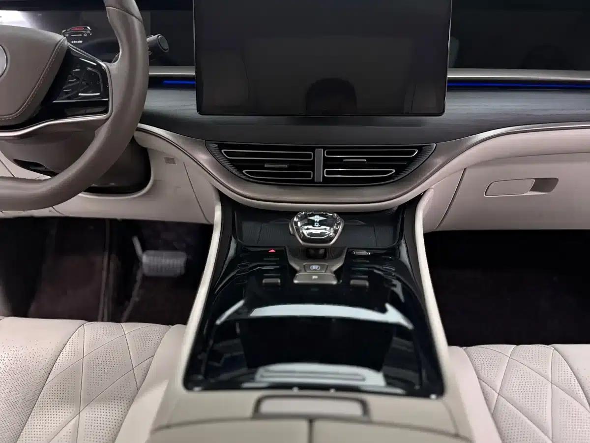 Denza D9 2022 DM-i 970 AWD Flagship Edition — миниатюра 16