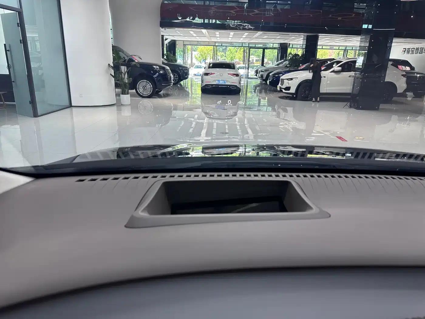 Denza D9 2022 DM-i 970 AWD Flagship Edition — миниатюра 17